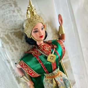 Vintage Barbie - Thai Barbie - Vintage Dolls of the World